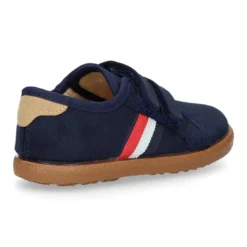 Tenis en Serratex con bandera lateral sin cordones.