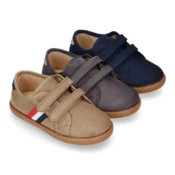 Tenis en Serratex con bandera lateral sin cordones.