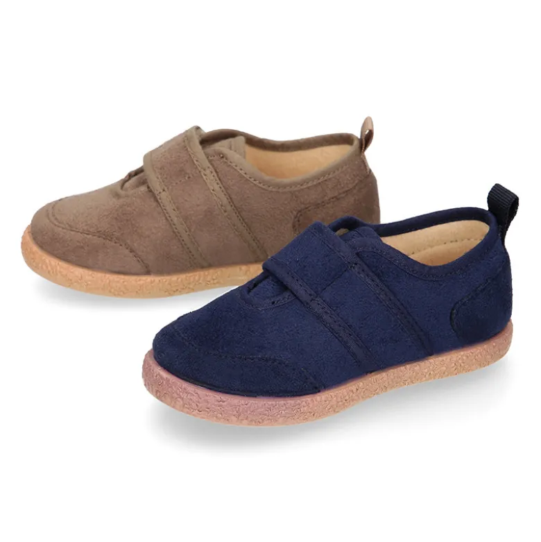 Tenis en Serratex sin cordones.