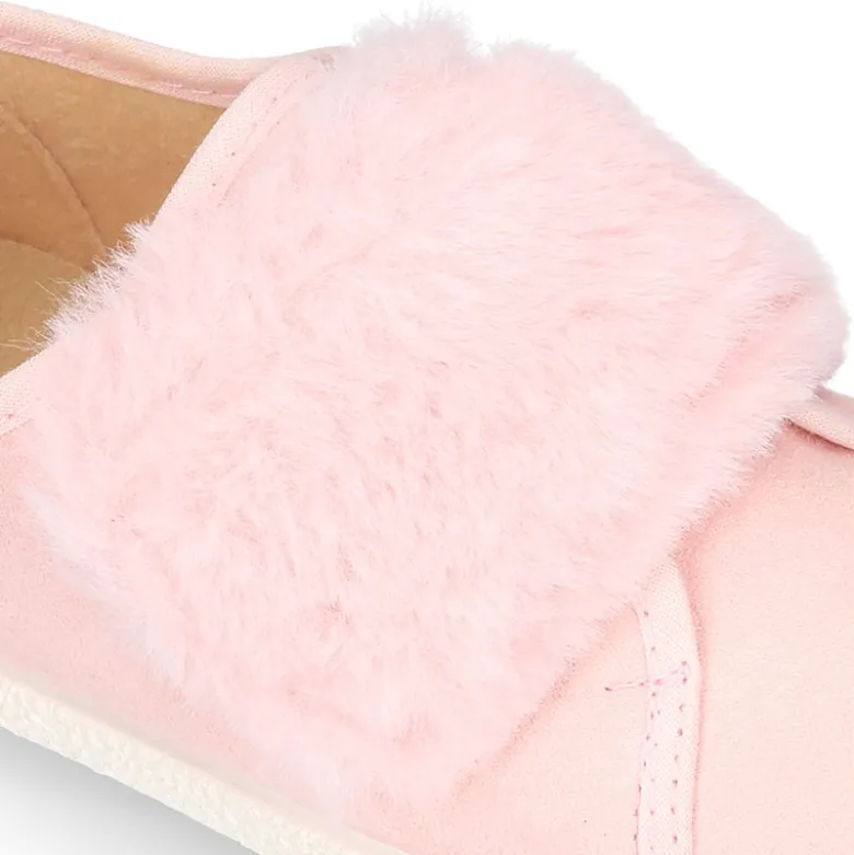 Tenis Moda niña sin cordones y con aplique de PELO en serratex.
