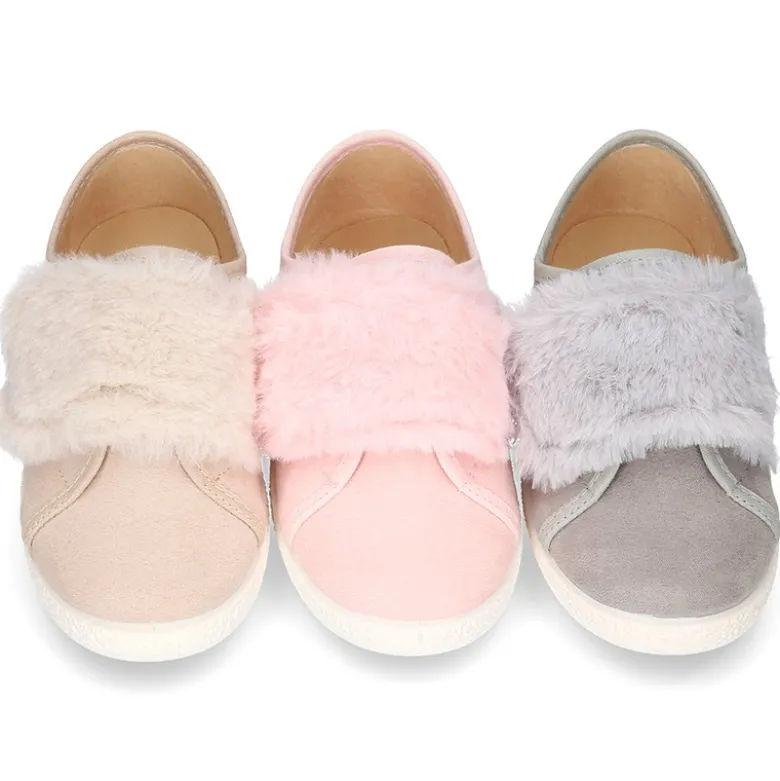 Tenis Moda niña sin cordones y con aplique de PELO en serratex.