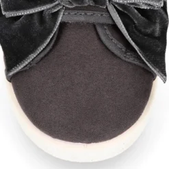 Tenis Moda sin cordones y con LAZO de TERCIOPELO en serratex.
