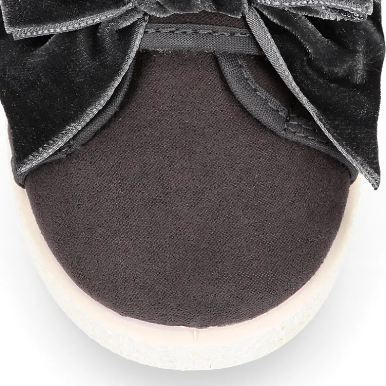 Tenis Moda sin cordones y con LAZO de TERCIOPELO en serratex.