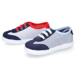 Tenis niño combinado en lona con cordones.