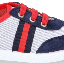 Tenis niño combinado en lona con cordones.