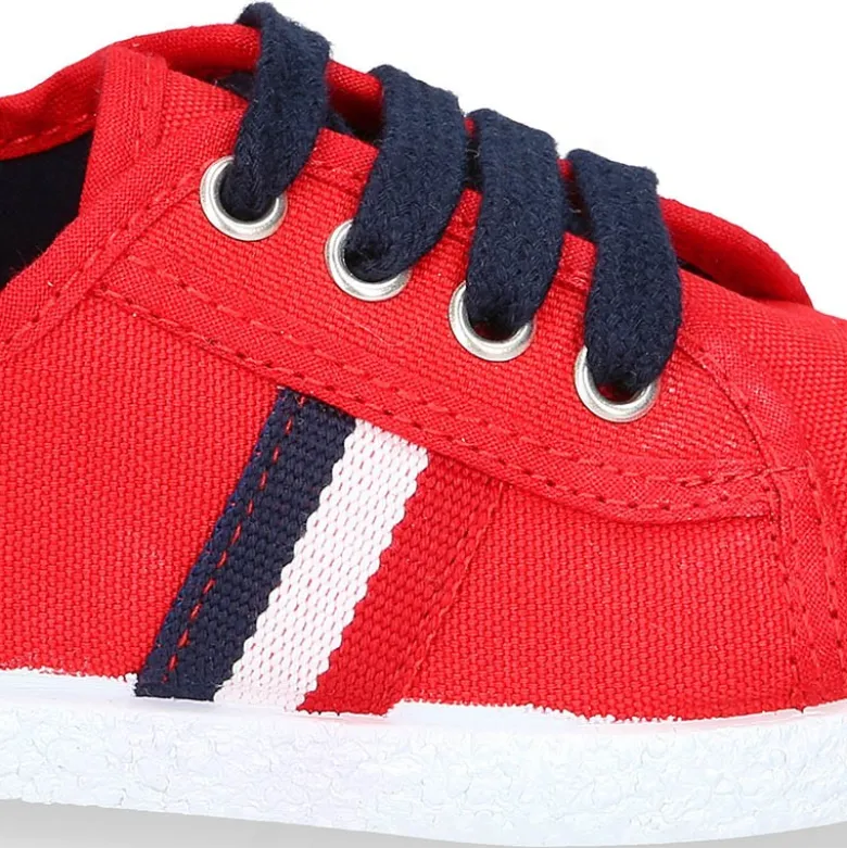 Tenis niño con cordones en lona con bandera.