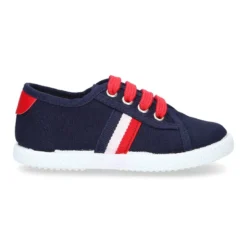 Tenis niño con cordones en lona con bandera.