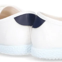 Tenis niño sin cordones en lona con bandera.