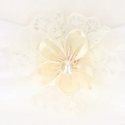 Turbante bebé con rosetón y flor para Ceremonia.