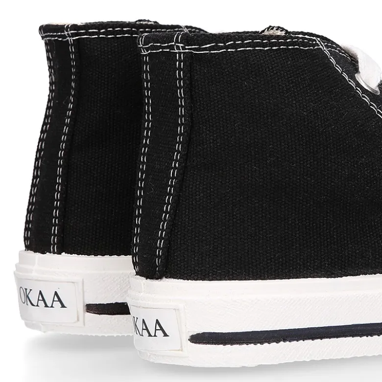 Zapatilla alta niños CASUAL con puntera y cordones en color NEGRO.