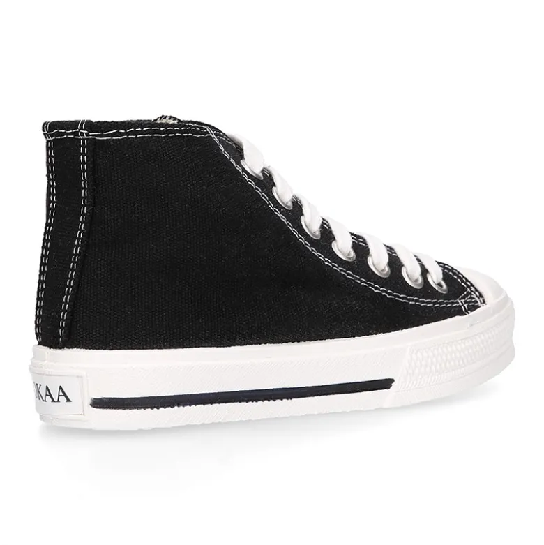 Zapatilla alta niños CASUAL con puntera y cordones en color NEGRO.