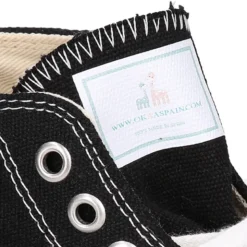 Zapatilla alta niños CASUAL con puntera y cordones en color NEGRO.