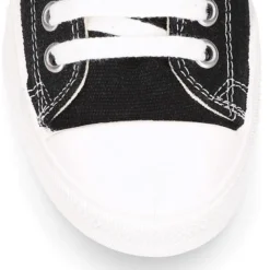 Zapatilla alta niños CASUAL con puntera y cordones en color NEGRO.