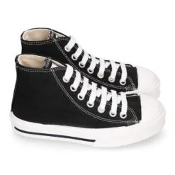 Zapatilla alta niños CASUAL con puntera y cordones en color NEGRO.