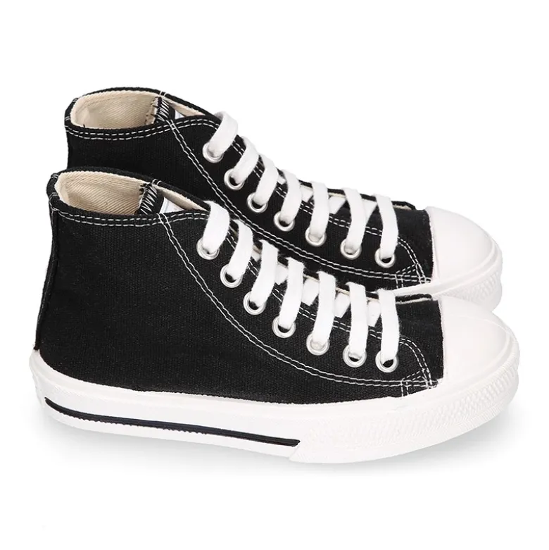 Zapatilla alta niños CASUAL con puntera y cordones en color NEGRO.