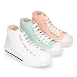 Zapatilla alta niños CASUAL con puntera y cordones en colores pasteles.