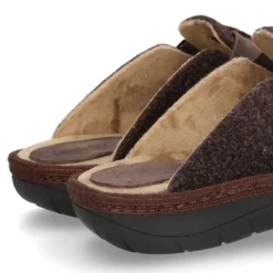 Zapatilla casa caballero OKAA ZUECO en lana con hebilla.