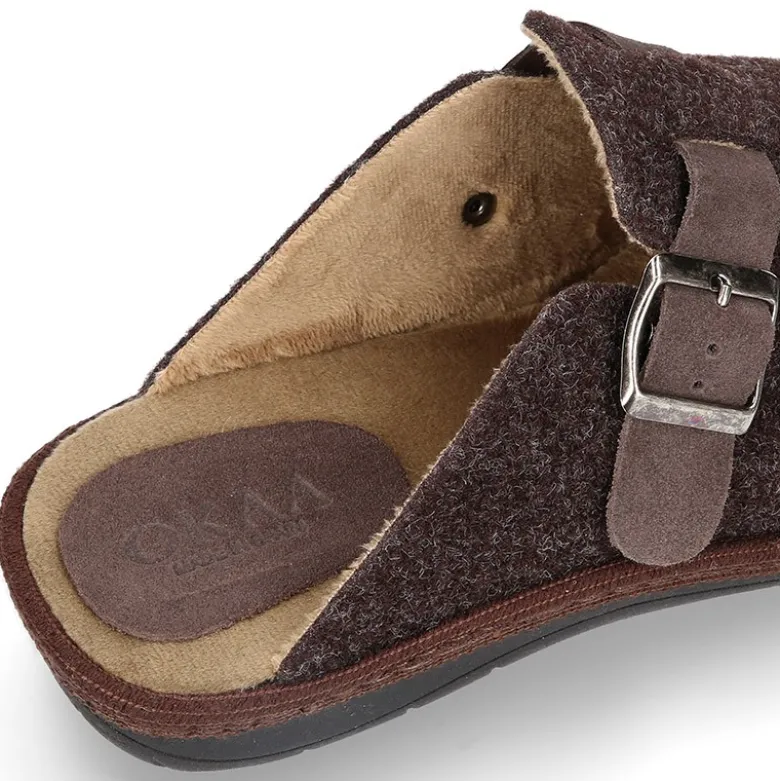 Zapatilla casa caballero OKAA ZUECO en lana con hebilla.