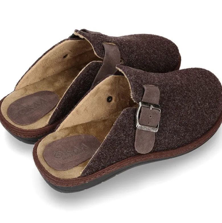 Zapatilla casa caballero OKAA ZUECO en lana con hebilla.