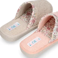 Zapatilla casa niña destalonada en lona toalla con FLORES.