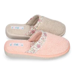 Zapatilla casa niña destalonada en lona toalla con FLORES.