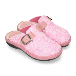 Zapatilla casa niñas OKAA ZUECO en lana con copos de nieve.