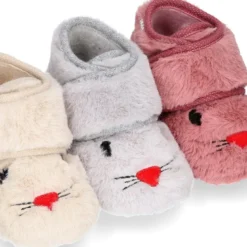 Zapatilla casa niñas tipo Botita sin cordones y diseño CONEJITO.