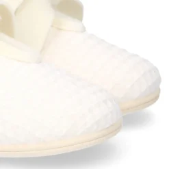 Zapatilla casa niña tipo ANGELITO con lazos de terciopelo en lona CUADRILLÉ.