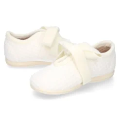 Zapatilla casa niña tipo ANGELITO con lazos de terciopelo en lona CUADRILLÉ.