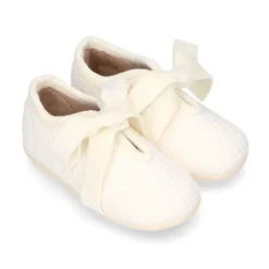 Zapatilla casa niña tipo ANGELITO con lazos de terciopelo en lona CUADRILLÉ.