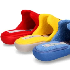 Zapatilla casa niños destalonada en lona toalla con diseño divertido.
