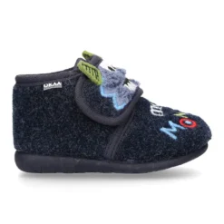 Zapatilla casa niños OKAA FANTASÍA tipo Botita sin cordones.