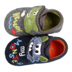 Zapatilla casa niños OKAA FANTASÍA tipo Botita sin cordones.