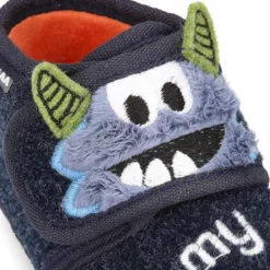 Zapatilla casa niños OKAA FANTASÍA tipo Botita sin cordones.