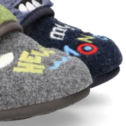 Zapatilla casa niños OKAA FANTASÍA tipo Botita sin cordones.