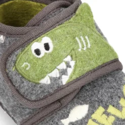 Zapatilla casa niños OKAA FANTASÍA tipo Botita sin cordones.