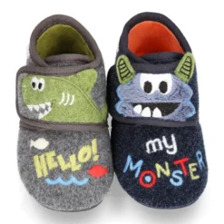 Zapatilla casa niños OKAA FANTASÍA tipo Botita sin cordones.