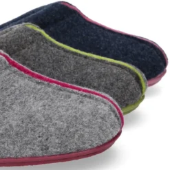 Zapatilla casa niños OKAA tipo zueco en lana con vivos.