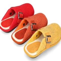 Zapatilla casa niños OKAA ZUECO en lana de colores.
