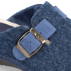 Zapatilla casa niños OKAA ZUECO en lana JEANS con hebilla.