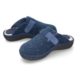 Zapatilla casa niños OKAA ZUECO en lana JEANS con hebilla.