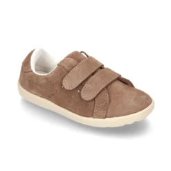 Zapatilla Casual sin cordones en piel serraje.