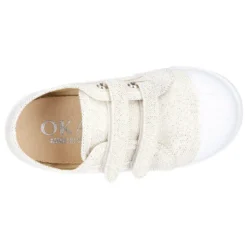 Zapatilla con puntera y sin cordones en lona metalizada.