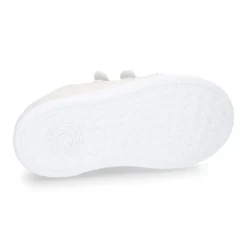 Zapatilla con puntera y sin cordones en lona metalizada.