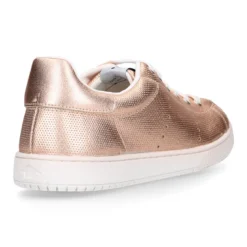 Zapatilla moda con cordones en piel metalizada.