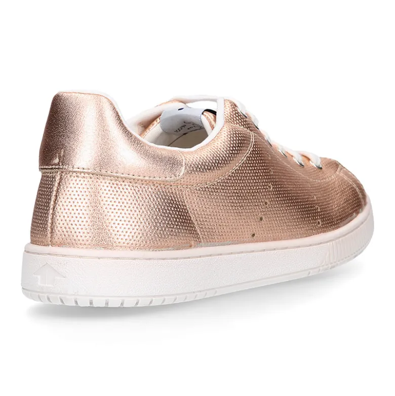 Zapatilla moda con cordones en piel metalizada.