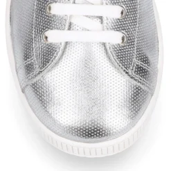 Zapatilla moda con cordones en piel metalizada.