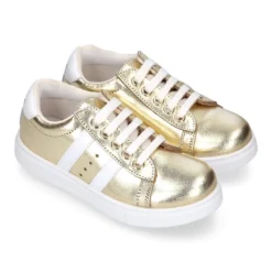 Zapatilla niña OKAA con cordones en piel LAMINADA.