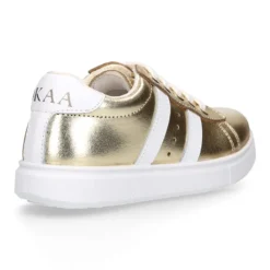 Zapatilla niña OKAA con cordones en piel LAMINADA.