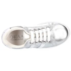 Zapatilla niña OKAA con cordones en piel LAMINADA.